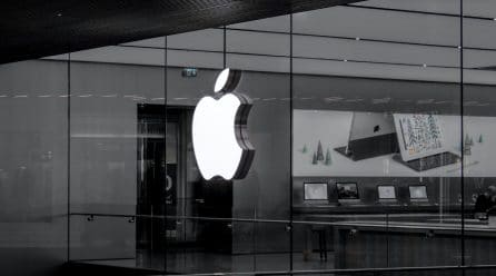 Физическите магазини на Apple отвориха врати