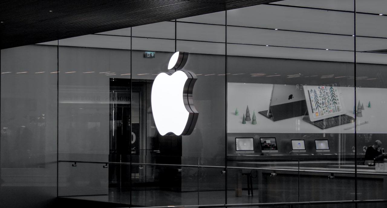 Физическите магазини на Apple отвориха врати