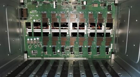 Българската компания ADSYS достави уникален 8-процесорен сървър