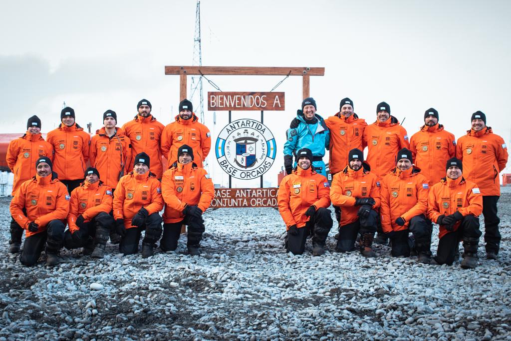 Шест Рекорда на Гинес Донесе Първата в Света Гребна Експедиция от Антарктида през Южния Океан