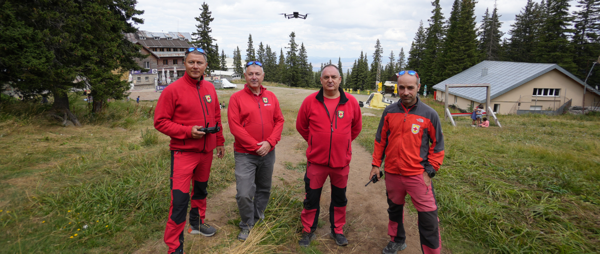 SiteGround Дари Четири Специализирани Дрона с Термокамери на Планинската Спасителна Служба
