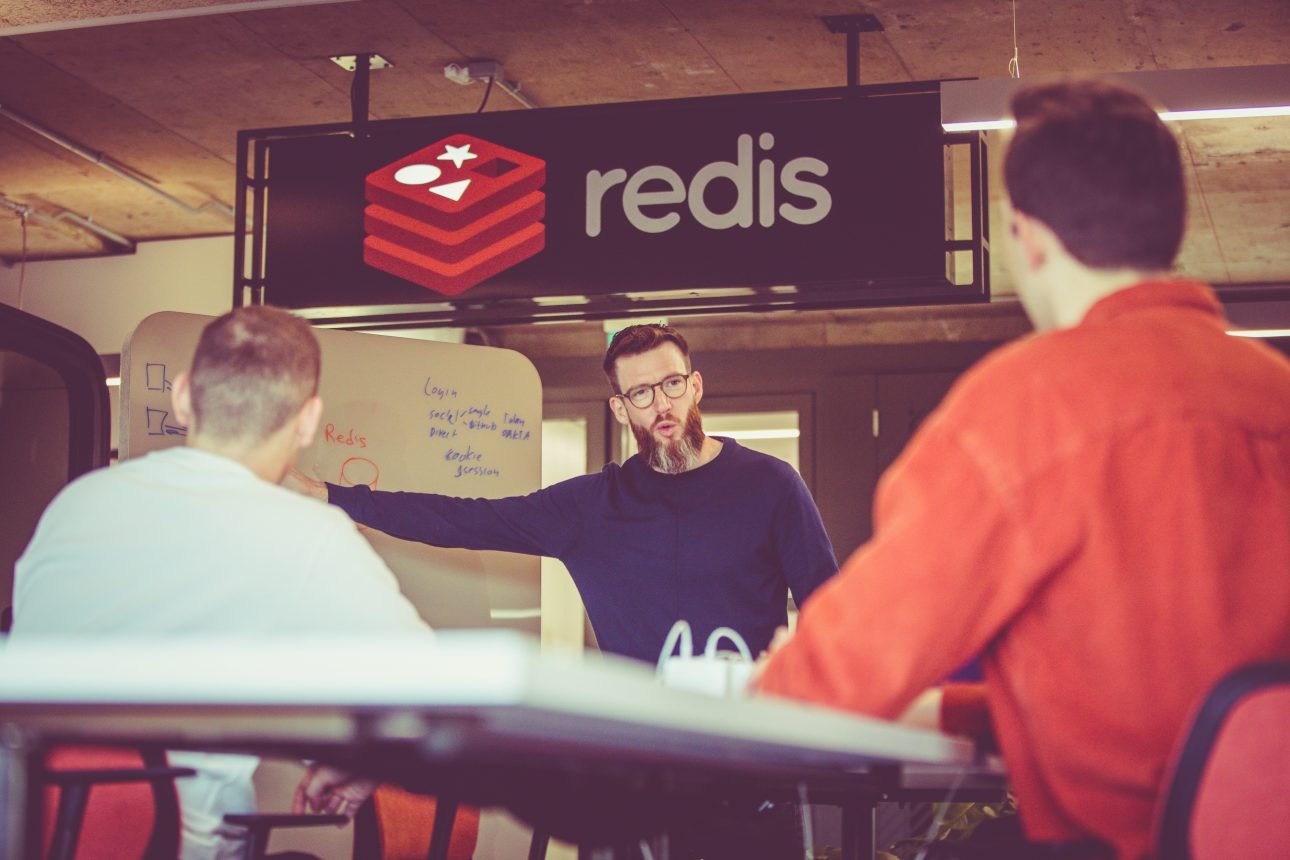 Redis отваря офис в България, спешно открива 75 работни места