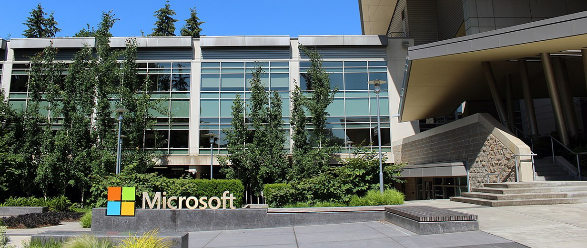 Ветеран с Над 20 Години в Microsoft ще Ръководи Windows и Surface