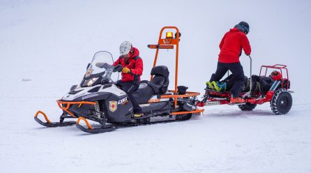 SiteGround Дарява Специализирани Ремаркета за Спасяване на Пострадали в Планината