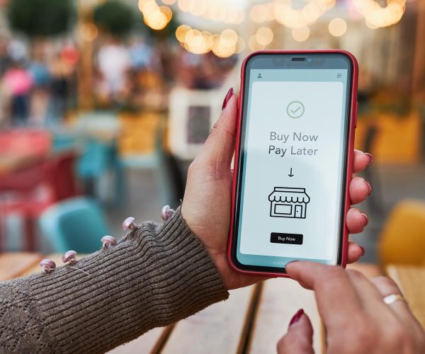 Съдия Наложи Apple да Отвори App Store за Алтернативни Разплащания – Мобилната Търговия на Прага на Революция?