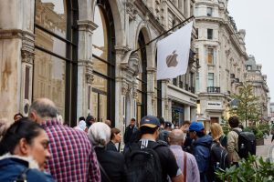 Apple подготвя AI търсачка – край на партньорството с Google?