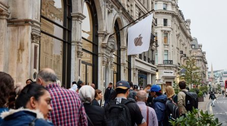 Apple подготвя AI търсачка – край на партньорството с Google?
