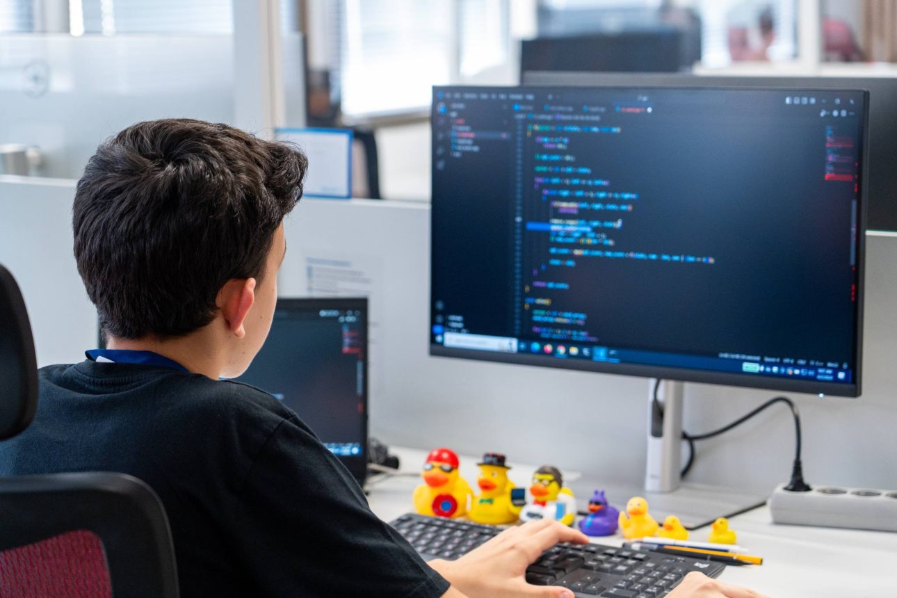 Оспорван Финал в Шести Кръг на CodeIT