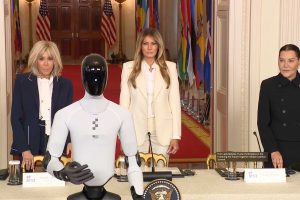 Мелания Тръмп представи AI преподаватели и хуманоиди на среща в Белия дом