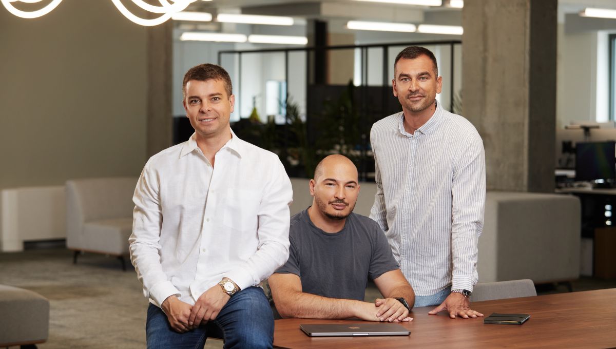 AI агентите на Payhawk пестят години ръчна работа като събират фактури онлайн